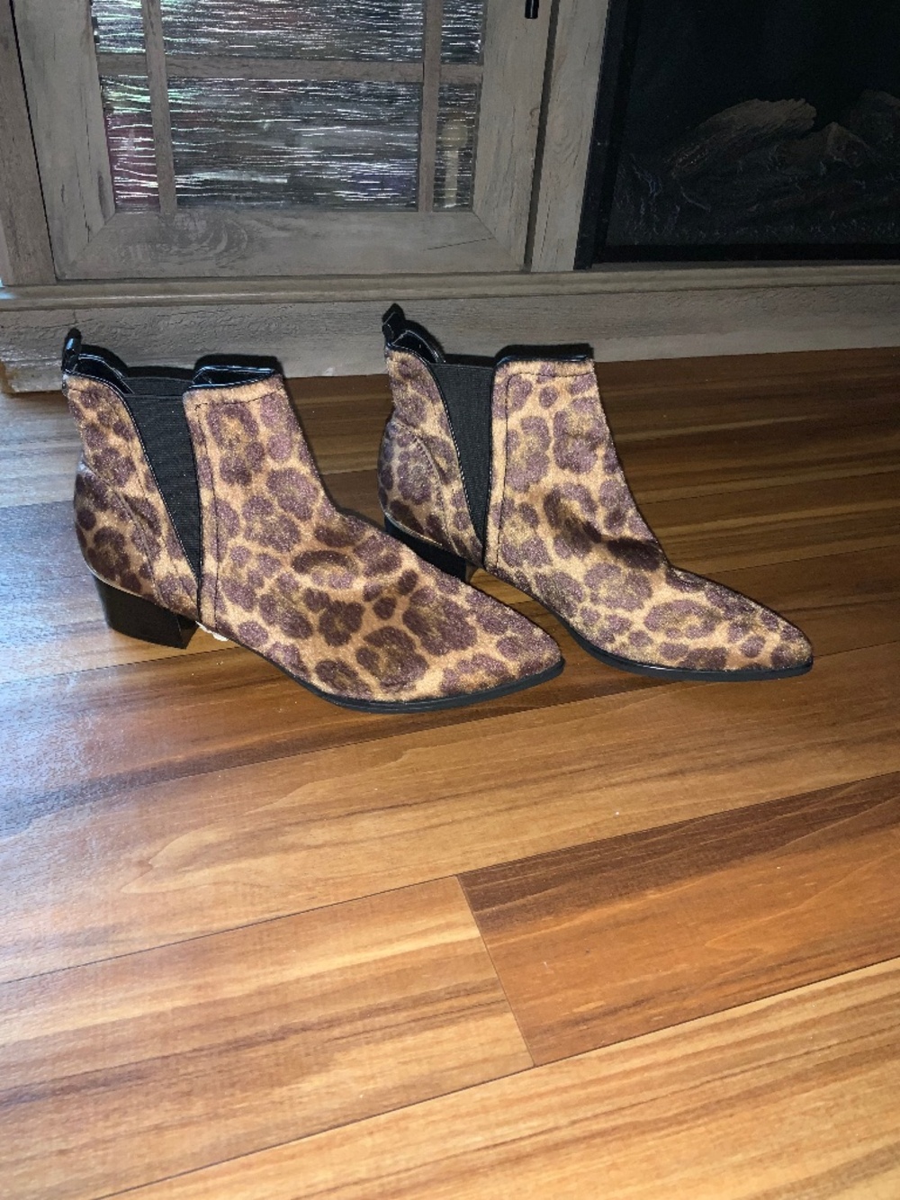 Women’s Nine West leopard print booties size 8